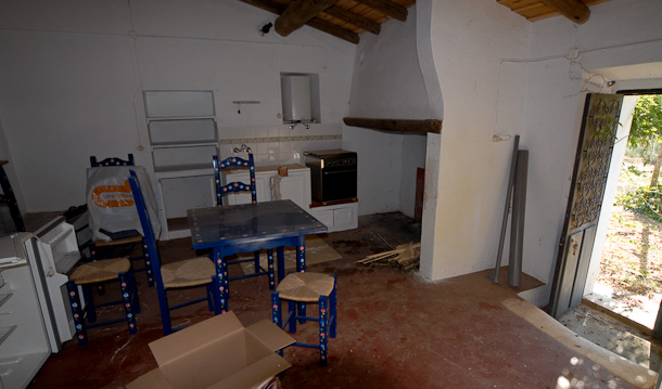 The bones of Lódão Cottage kitchen